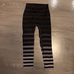 K-Deer black striped leggings size small